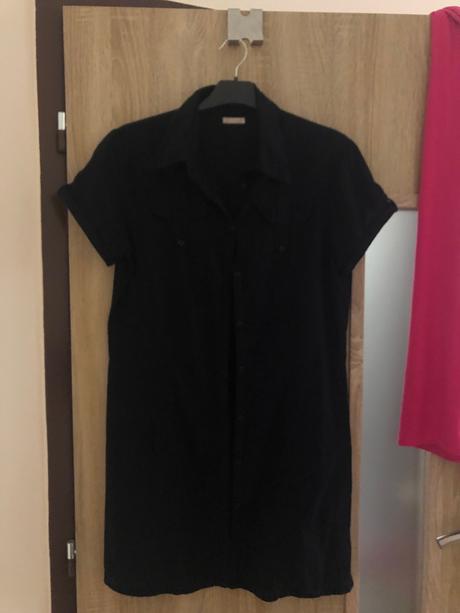 Párkrát oblečená čierna košeľa, m