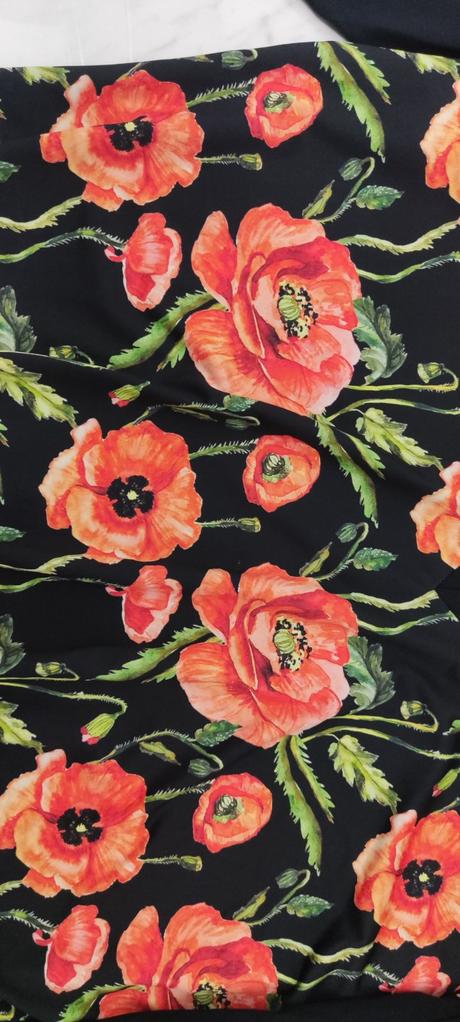 Blúzka s makmi voľného strihu,