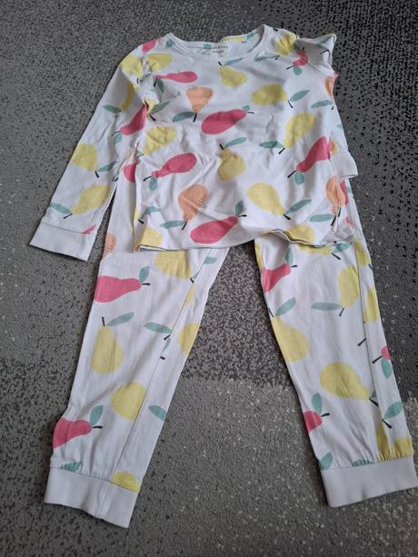 Pyžamo super stav, reserved,110