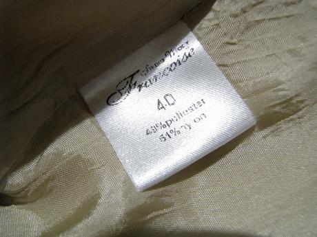 Zlatisté šaty s lístkami, 40