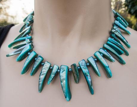 Perleťový tyrkysový náhrdelník,