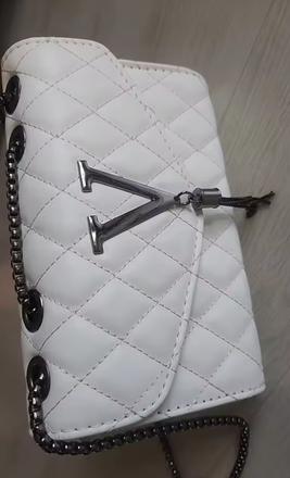 Luxusne vyzerajúca kabelka,