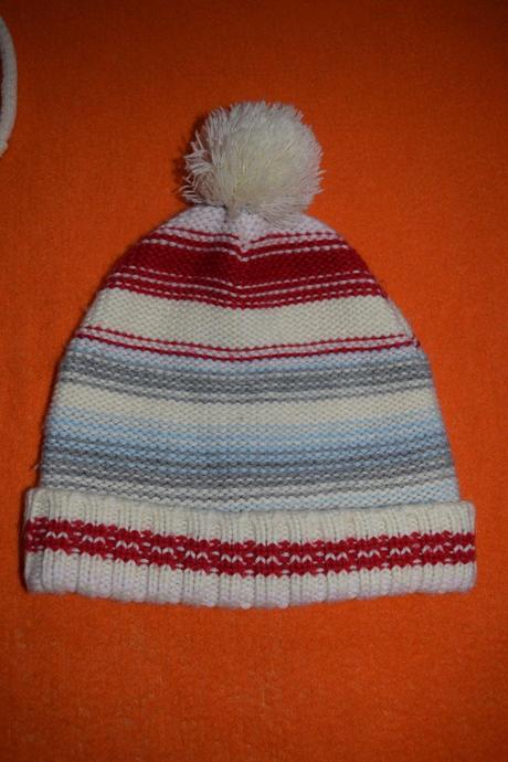 Rôzne zimne čiapky, 98