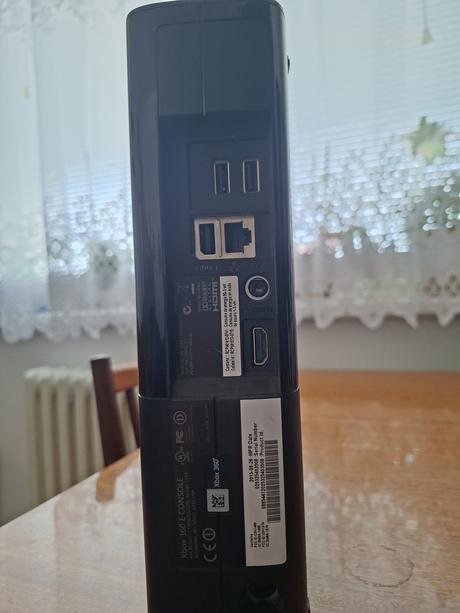Xbox 360+kinect+hry+ovládače,