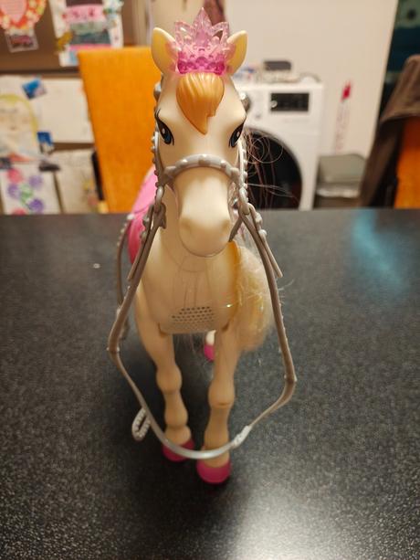 Interaktívny kôň barbie, 