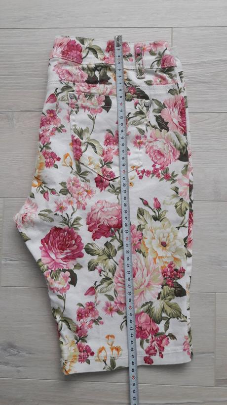 Kvetinkové nohavice, 30