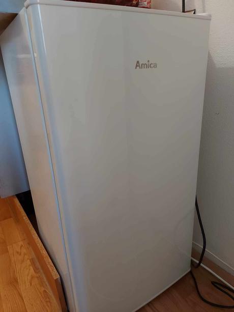 Chladnička malá, amica