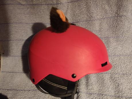 Prilba marker s vysuvacimi okuliarmi, s