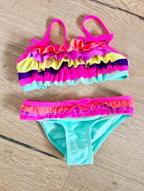 Dievcenske plavky, 98