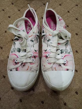 Kvetovane platenky, 32