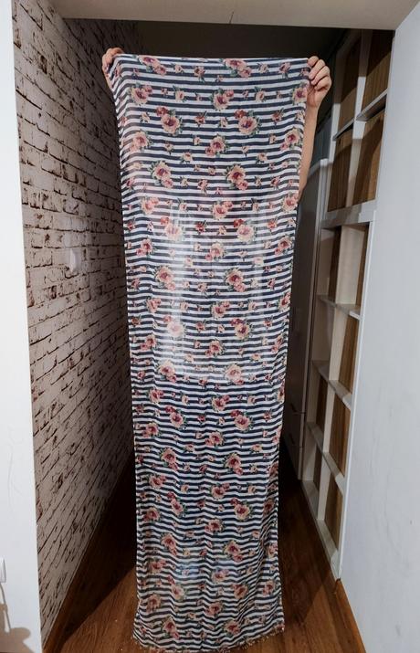 Šatka na krk reserved, reserved