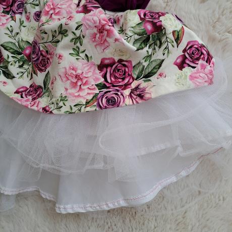 Šaty kvetmi obsypané, 104