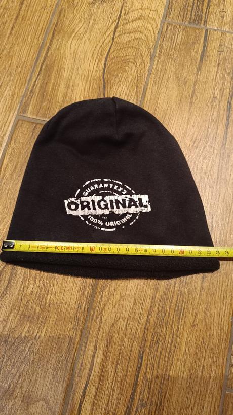 Čierna zateplená ciapka, 116