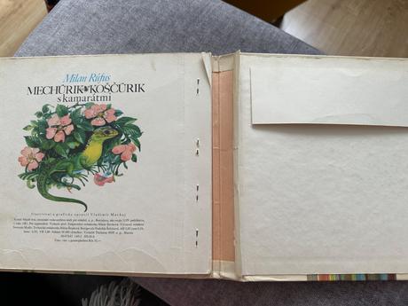 Mechúrik koscurik s kamarátmi, 