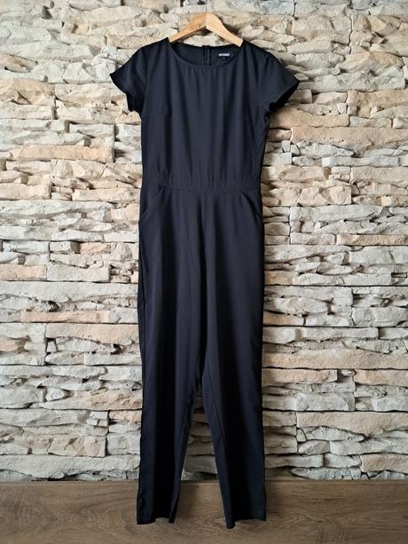Čierny overal s krátkym rukávom, s