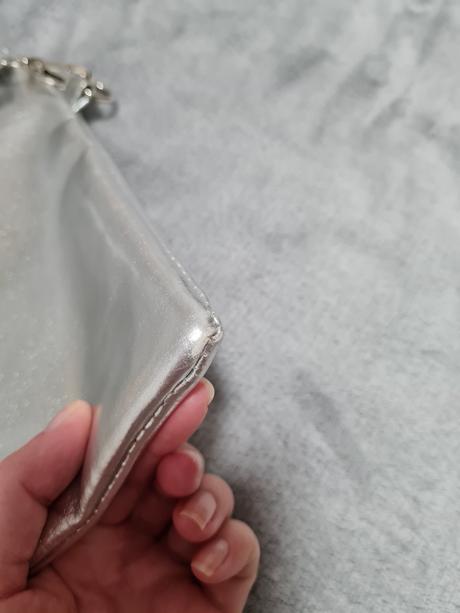 Štýlová strieborná kabelka,