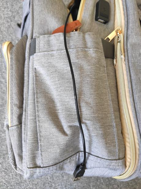 Batoh pre mamy - turistická postieľka v batohu,