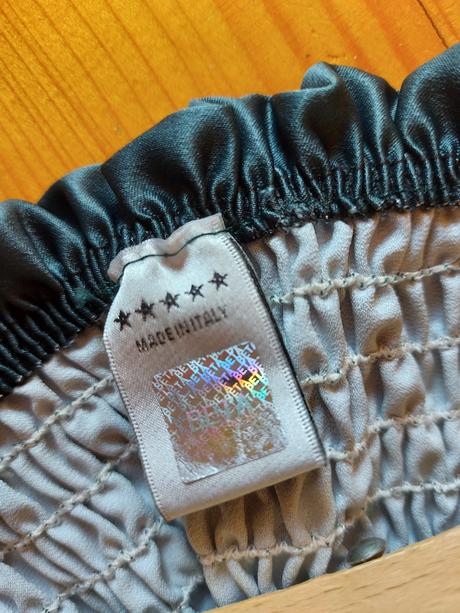 Krásne zelené šaty s kvetmi, s