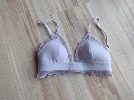 Dievčenská podprsenka, 152