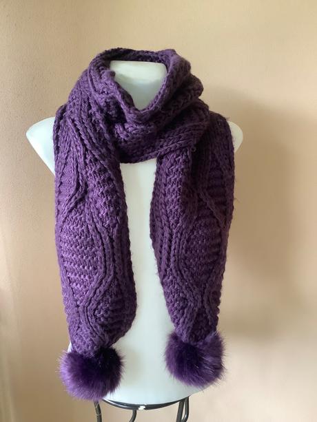 Šalik s brmbolcami, 