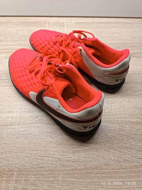 Halovky, nike,38