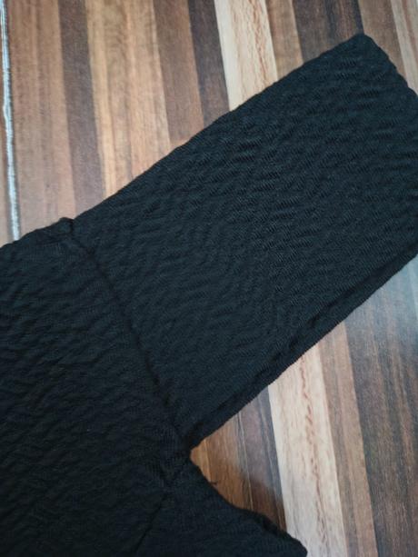 Čierne priliehavé šaty, pull&bear,s