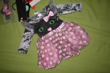 Novy macickovy kostym tu,