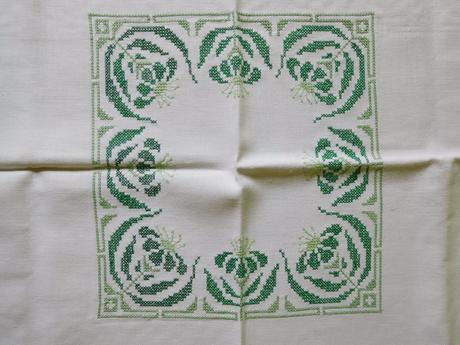 Ručne vyšívaný obrus-123x136cm,, 