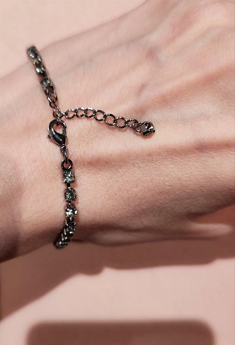 Tmavošedý náramok,