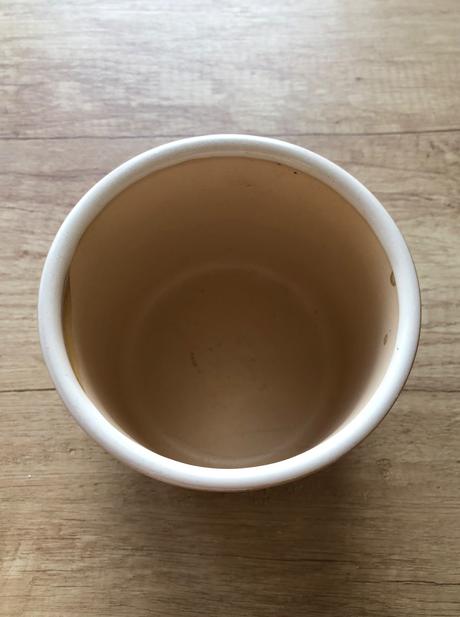 Béžový keramický kvetináč,