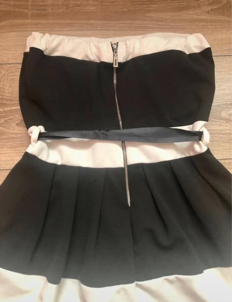 Krátke šaty bez ramienok, s