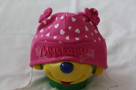 Čiapka s uškami a mašličkami, 80