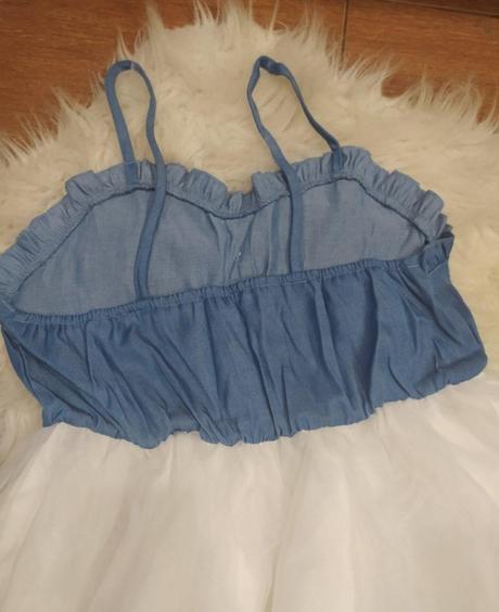 Šaty s tylovou sukňou, 152