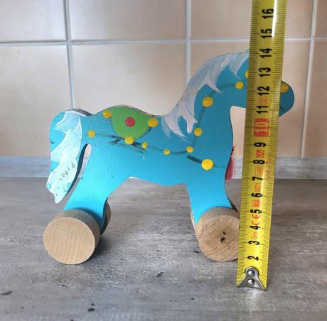 Drevený koník na kolieskach, 