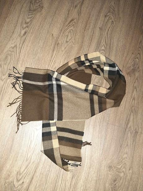 Šál nádherný, bershka