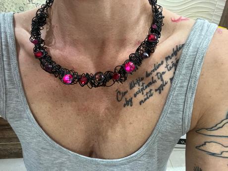 Nadherny nahrdelnik, 