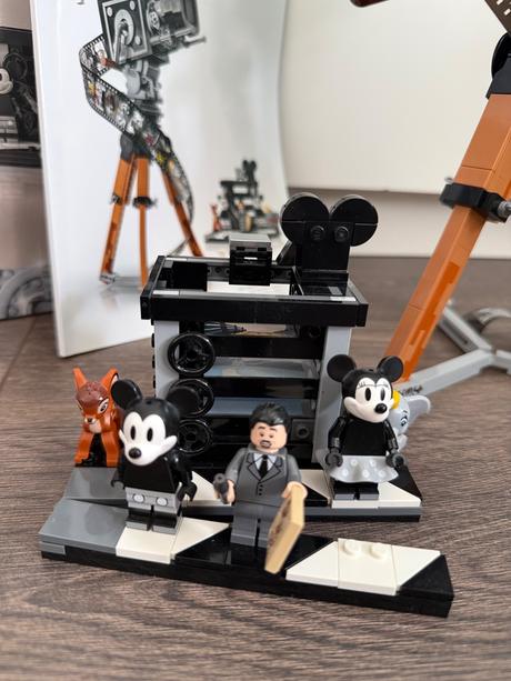 Lego limitovaná edícia 100 rokov walta disneyho, 