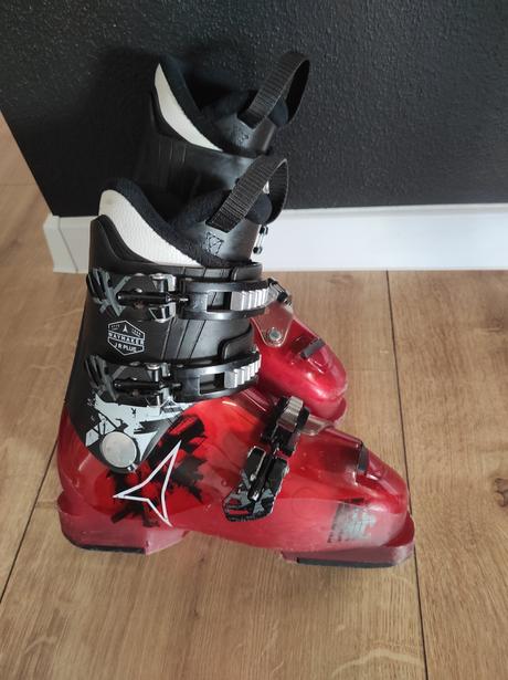 Lyžiarky, atomic,36