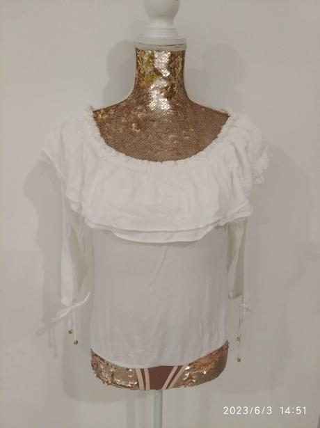 Pekna bluzka s volanom, s