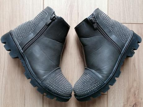 Teplé čižmičky, 33