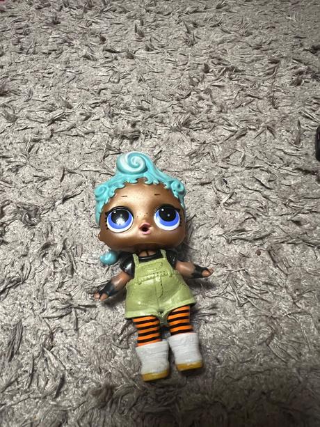 Lol babika s prislusenstvom vid foto, 