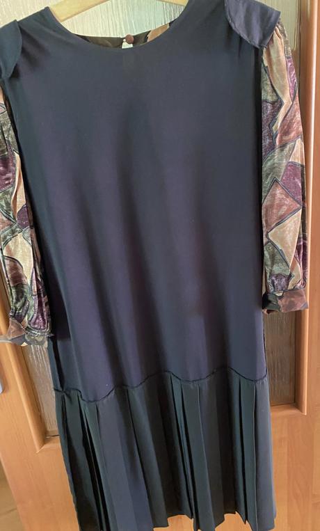 Kvalitné podšité šaty s plisovanou sukňou v. 48, 48