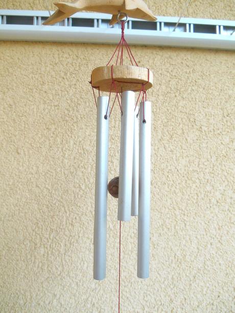 Zvonkohra s delfínmi,