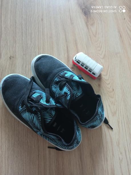 Šnurovacie plátenky, 32