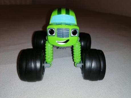 Auto s pohyblivými nohami, kolesami, 