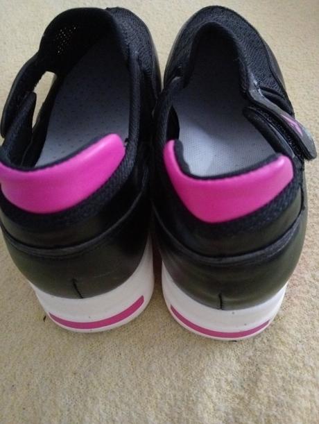 Smrncove tenisky, 33