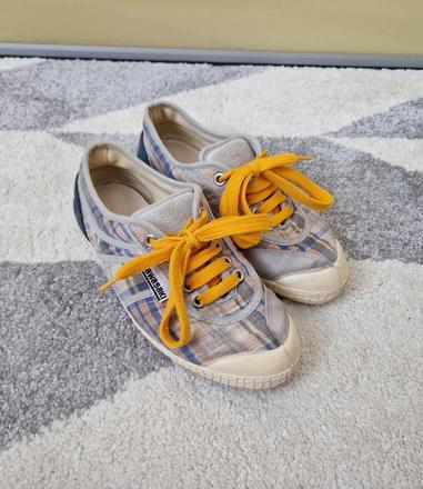 Kawasaki plátenky, 36