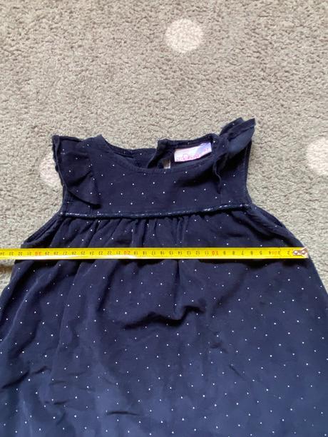 Bodkované sako a menšestrové šaty, 86