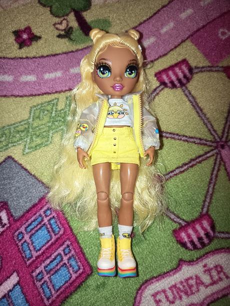 Rainbow high bábika, 