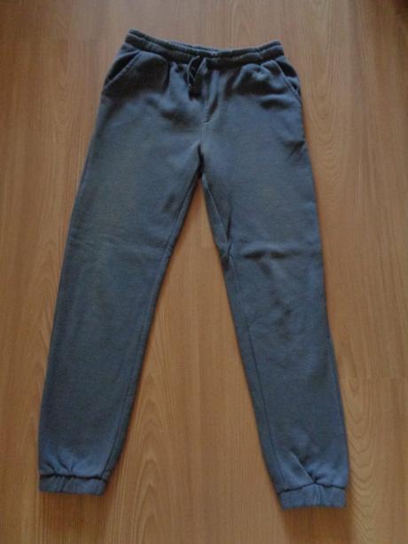 Hrubšie tepláky, reserved,158